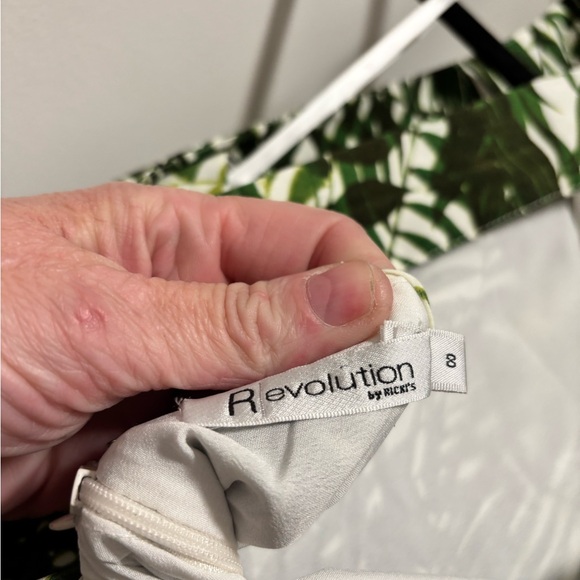 Ricki's Revolution White Dress with Green Palm Print —>With POCKETS !!! - Picture 4 of 6